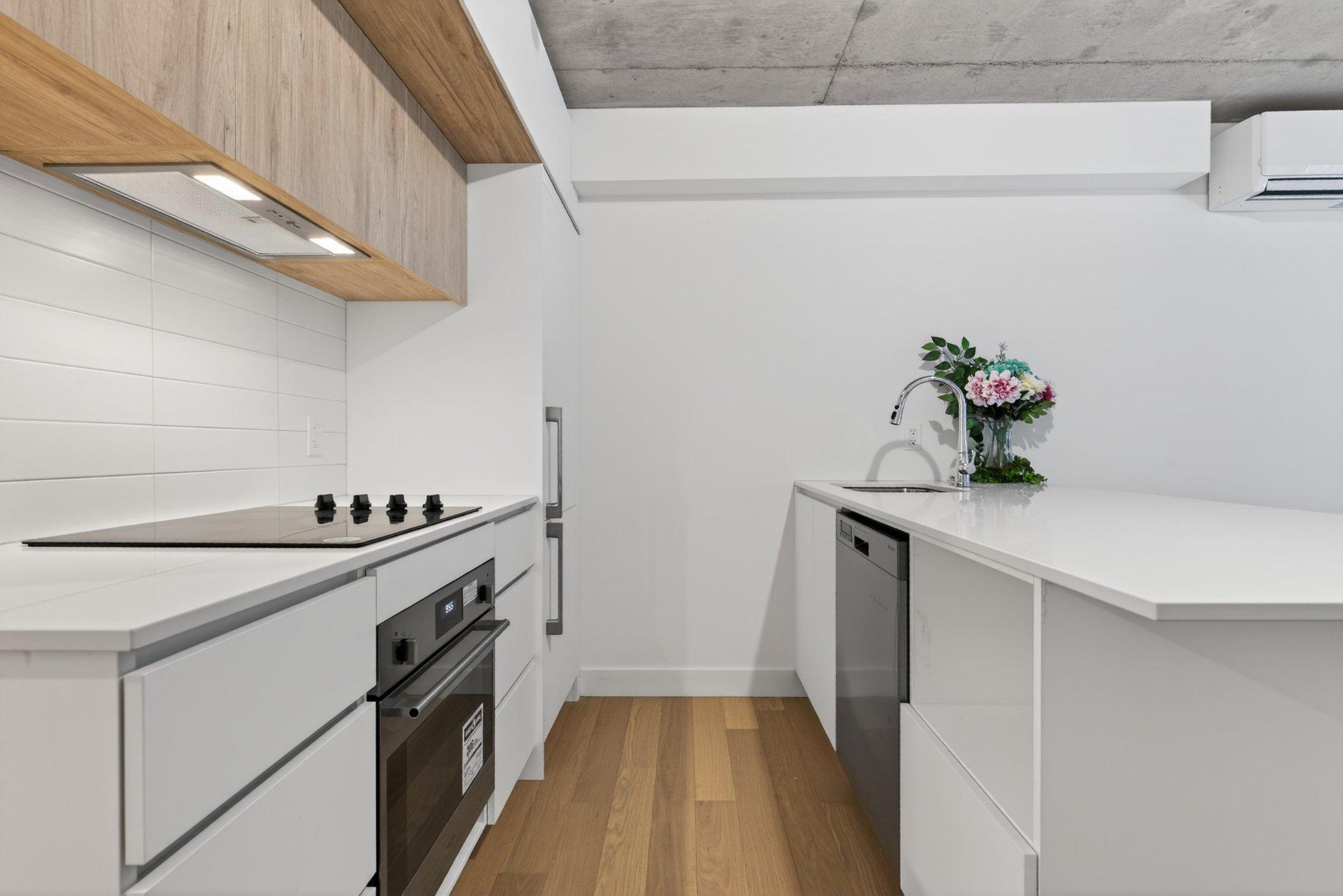 









1


Av. Viger O.

, 309,
Montréal (Ville-Marie),




QC
H2Z1E6

