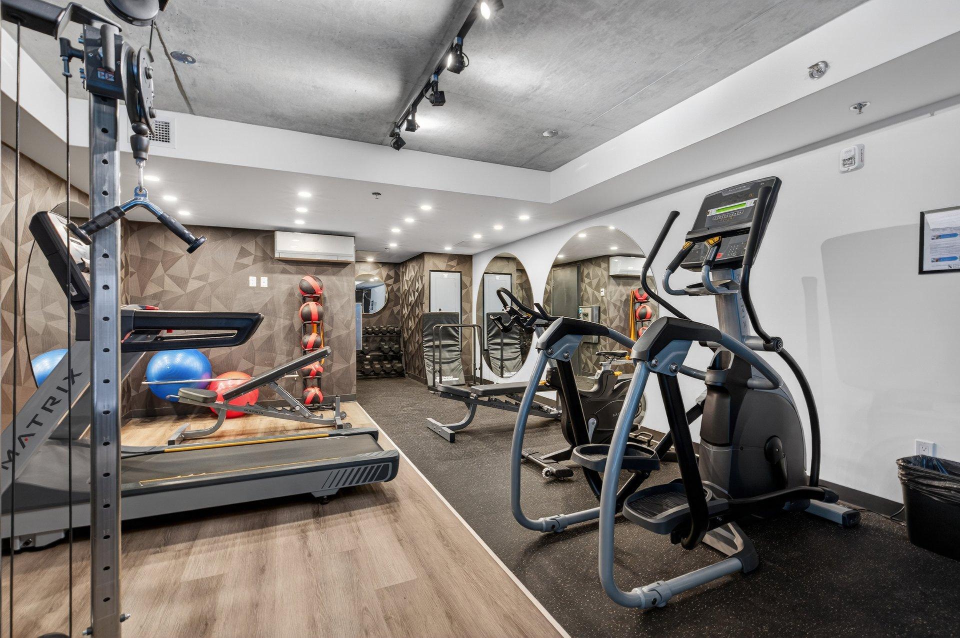 









1


Av. Viger O.

, 407,
Montréal (Ville-Marie),




QC
H2Z1E6

