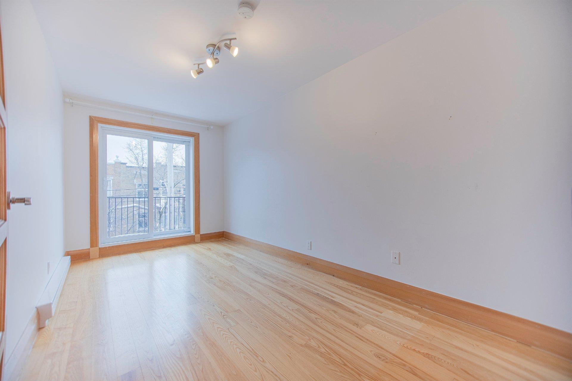 









5266

 - 5270


Rue Garnier

,
Montréal (Le Plateau-Mont-Royal),




QC
H2J3T2

