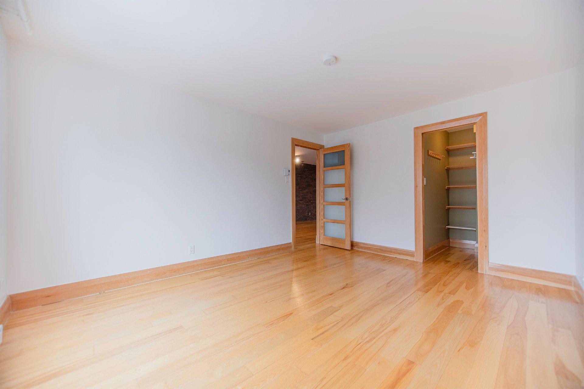 









5266

 - 5270


Rue Garnier

,
Montréal (Le Plateau-Mont-Royal),




QC
H2J3T2

