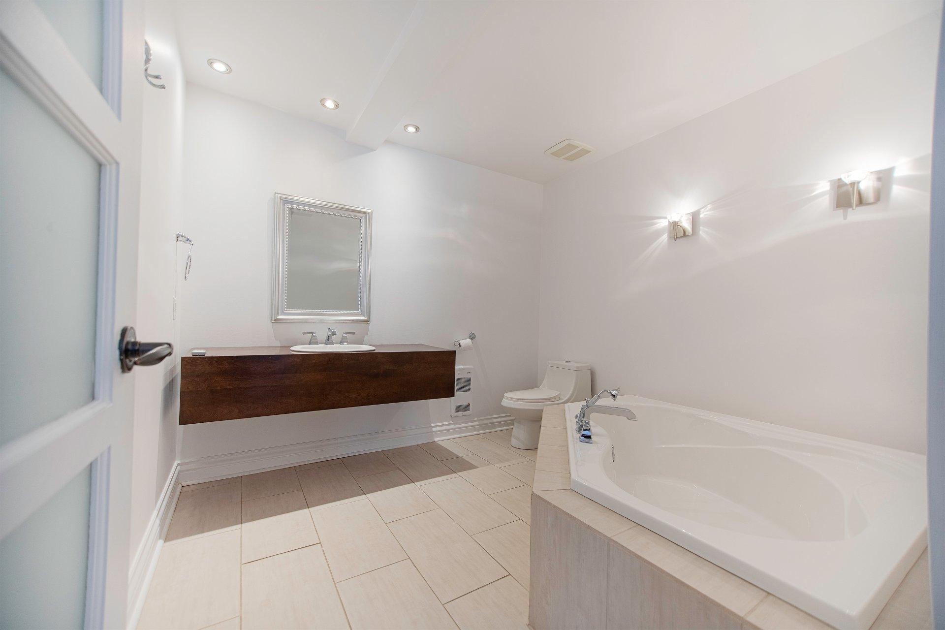 









5266

 - 5270


Rue Garnier

,
Montréal (Le Plateau-Mont-Royal),




QC
H2J3T2

