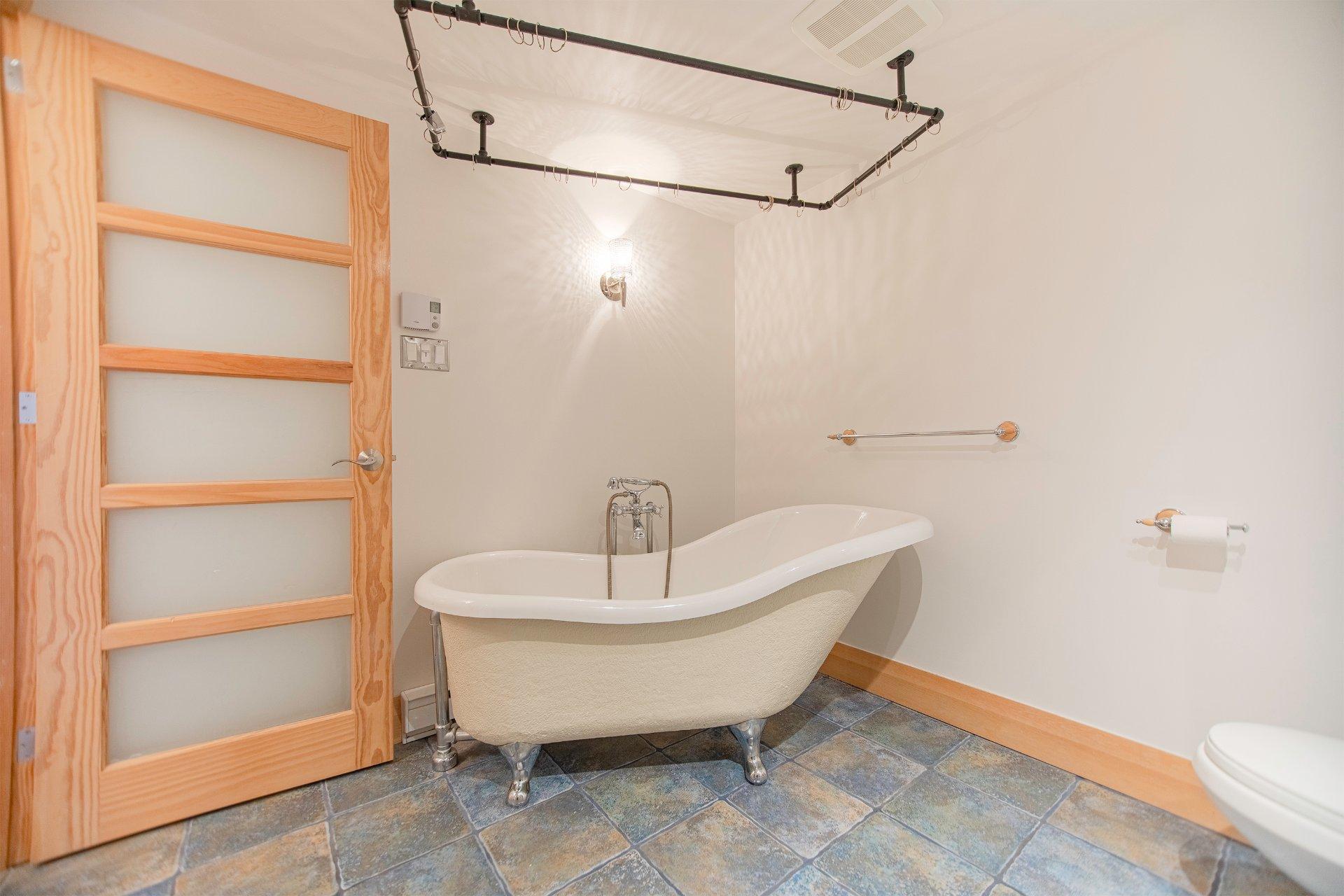 









5266

 - 5270


Rue Garnier

,
Montréal (Le Plateau-Mont-Royal),




QC
H2J3T2

