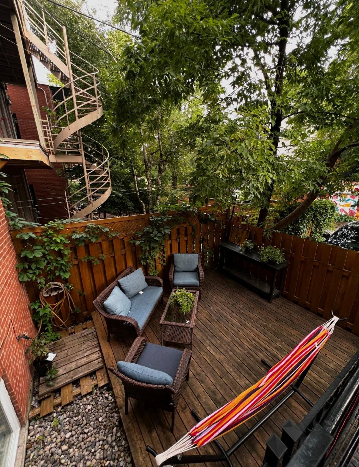 









5266

 - 5270


Rue Garnier

,
Montréal (Le Plateau-Mont-Royal),




QC
H2J3T2

