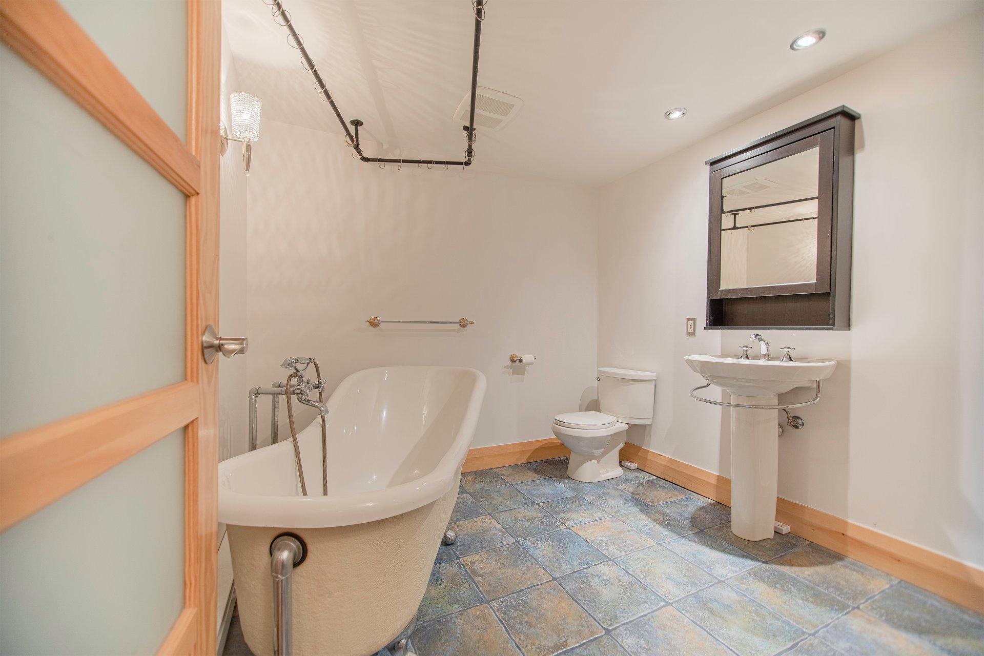 









5266

 - 5270


Rue Garnier

,
Montréal (Le Plateau-Mont-Royal),




QC
H2J3T2

