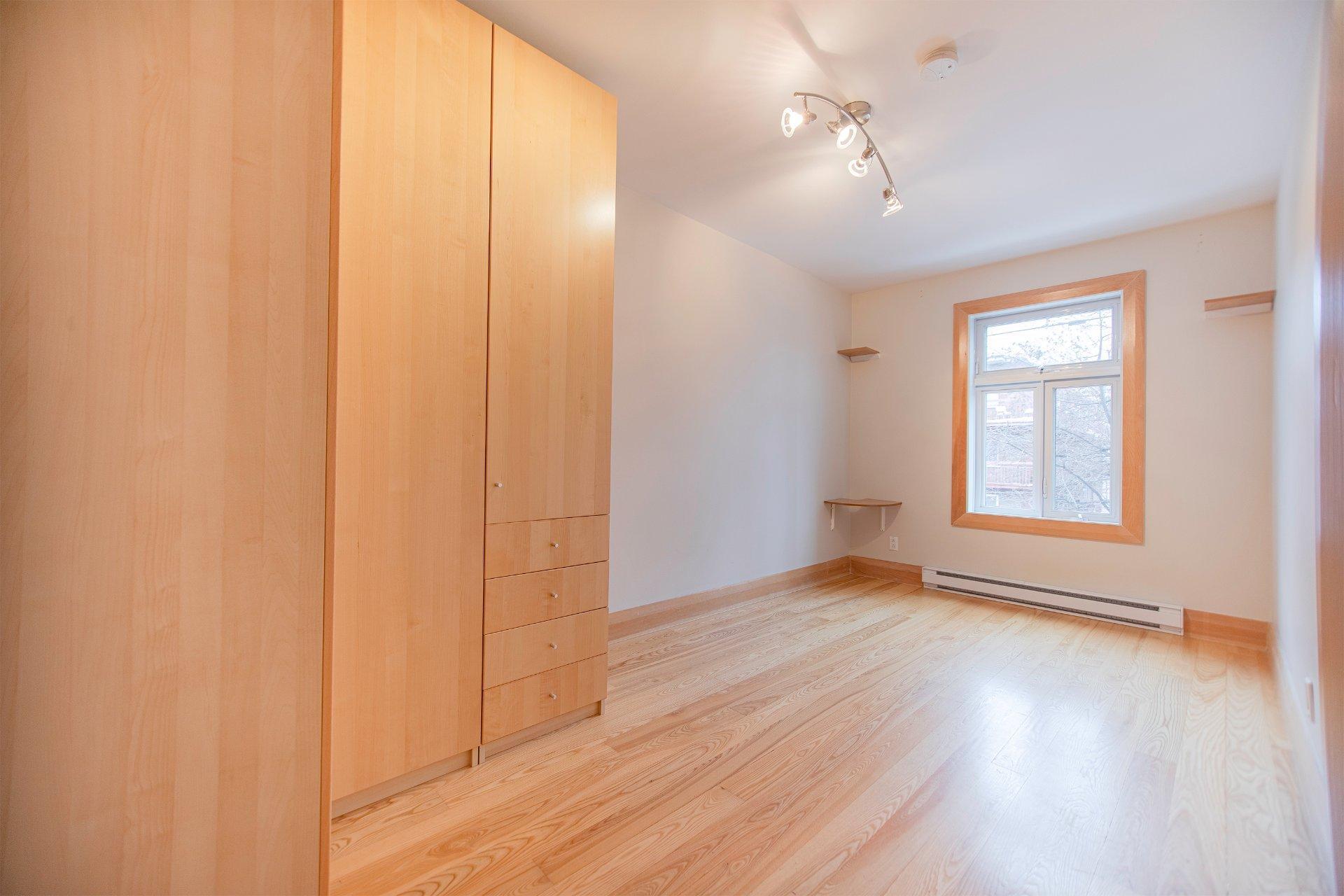 









5266

 - 5270


Rue Garnier

,
Montréal (Le Plateau-Mont-Royal),




QC
H2J3T2


