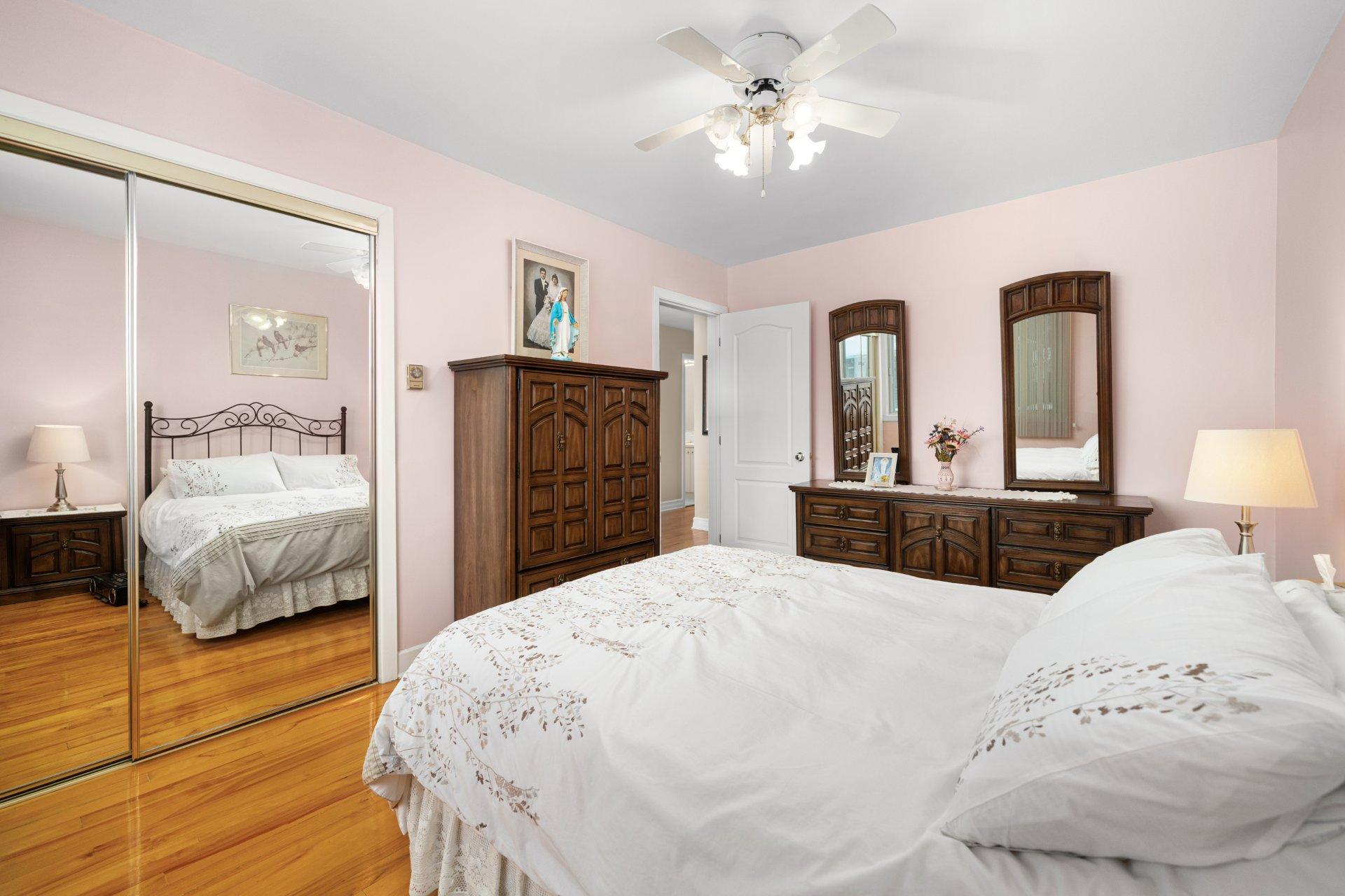 









1080


Rue Jean-De Brébeuf

,
Laval (Duvernay),




QC
H7E3Y5

