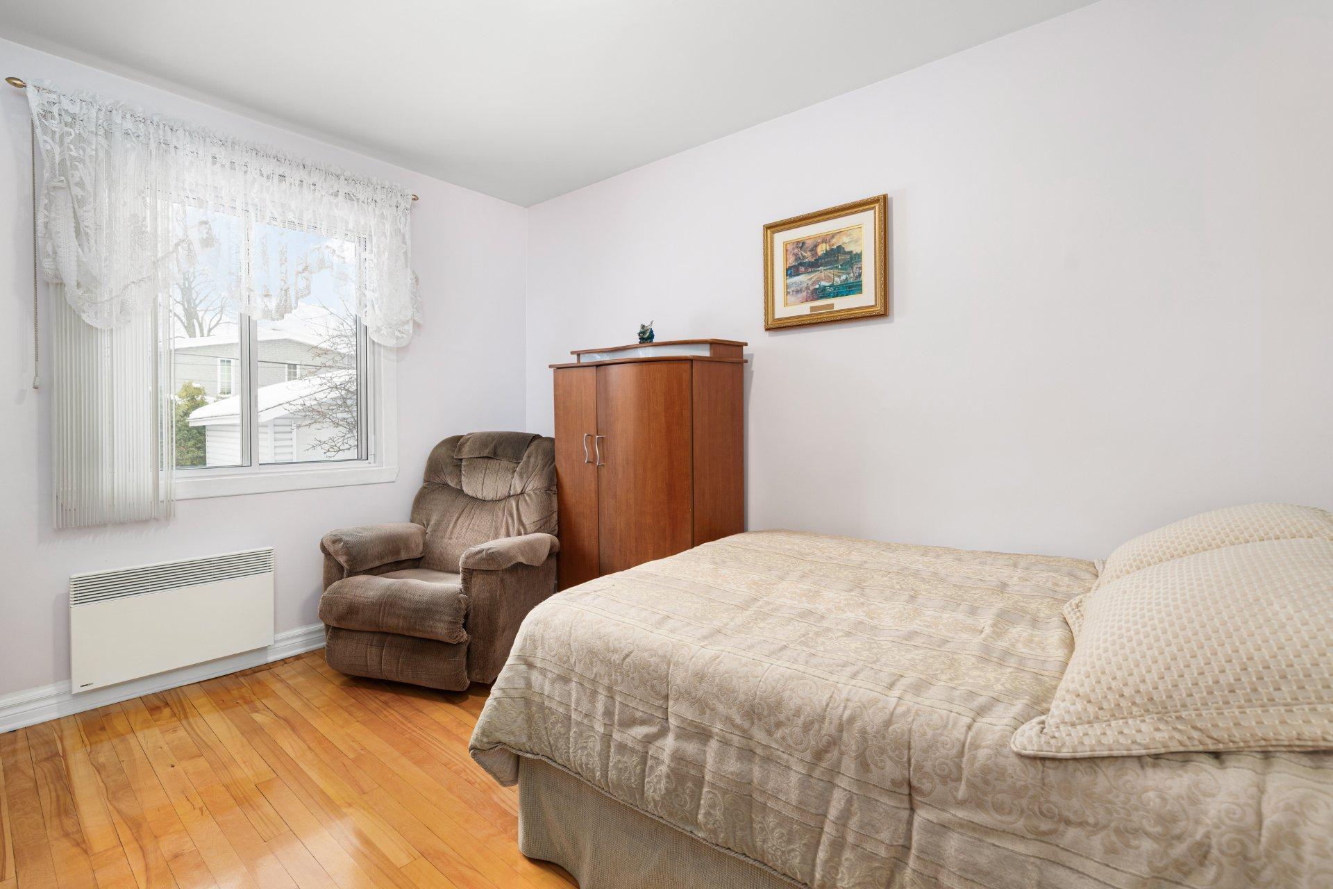 









1080


Rue Jean-De Brébeuf

,
Laval (Duvernay),




QC
H7E3Y5

