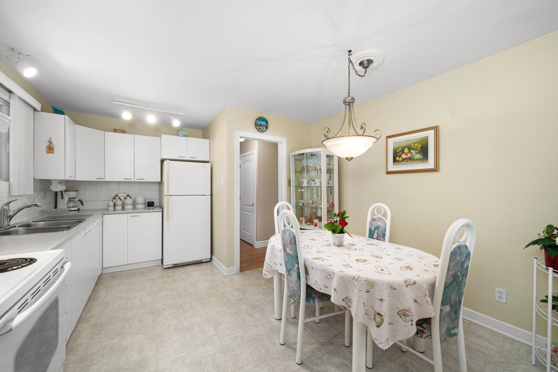 









1080


Rue Jean-De Brébeuf

,
Laval (Duvernay),




QC
H7E3Y5

