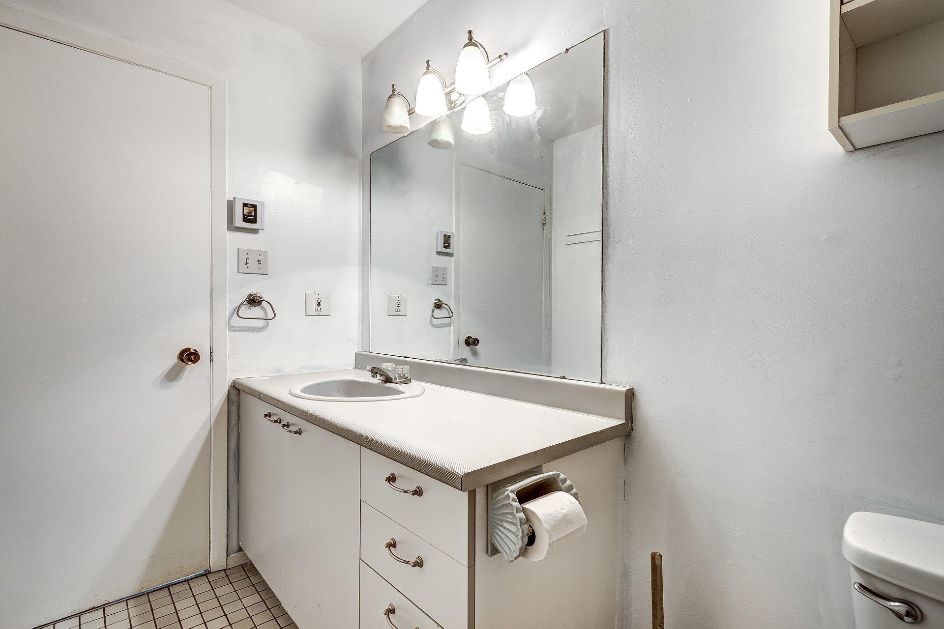 









12


Rue Desrochers

, 7,
Delson,




QC
J5B1C4

