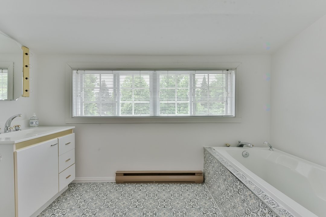 









500


Ch. De La Rabastalière E.

,
Saint-Bruno-de-Montarville,




QC
J3V2A8

