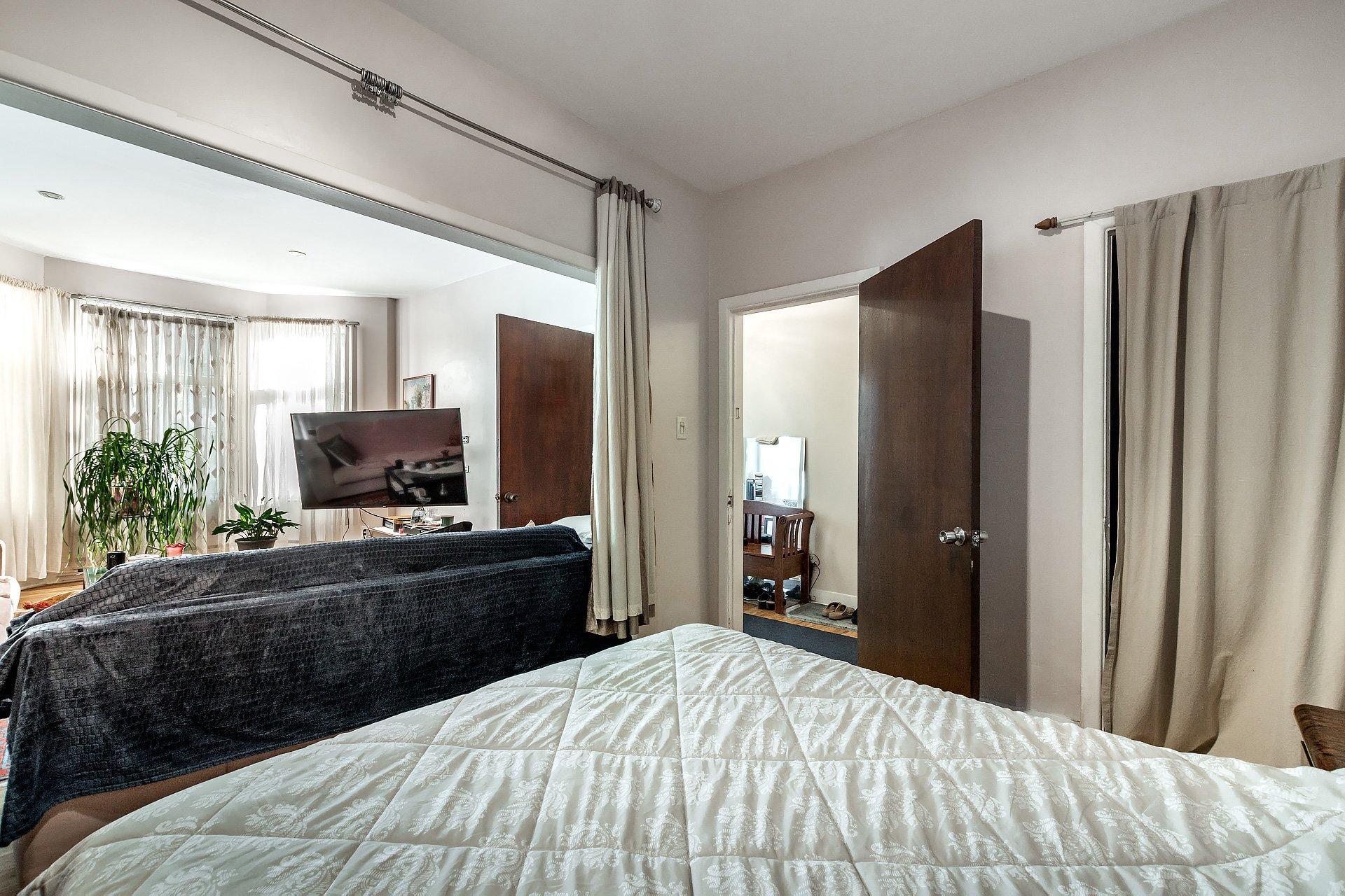 









7461


Av. De L'Épée

,
Montréal (Villeray/Saint-Michel/Parc-Extension),




QC
H3N2E4

