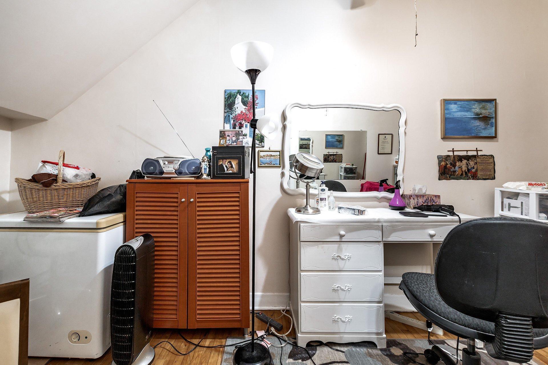 









7461


Av. De L'Épée

,
Montréal (Villeray/Saint-Michel/Parc-Extension),




QC
H3N2E4

