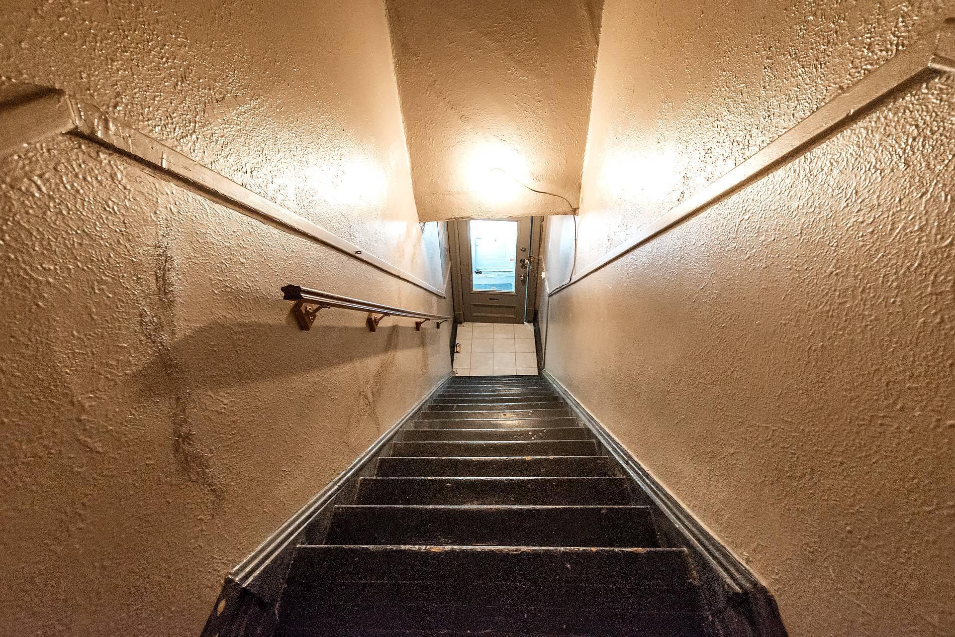 









7461


Av. De L'Épée

,
Montréal (Villeray/Saint-Michel/Parc-Extension),




QC
H3N2E4

