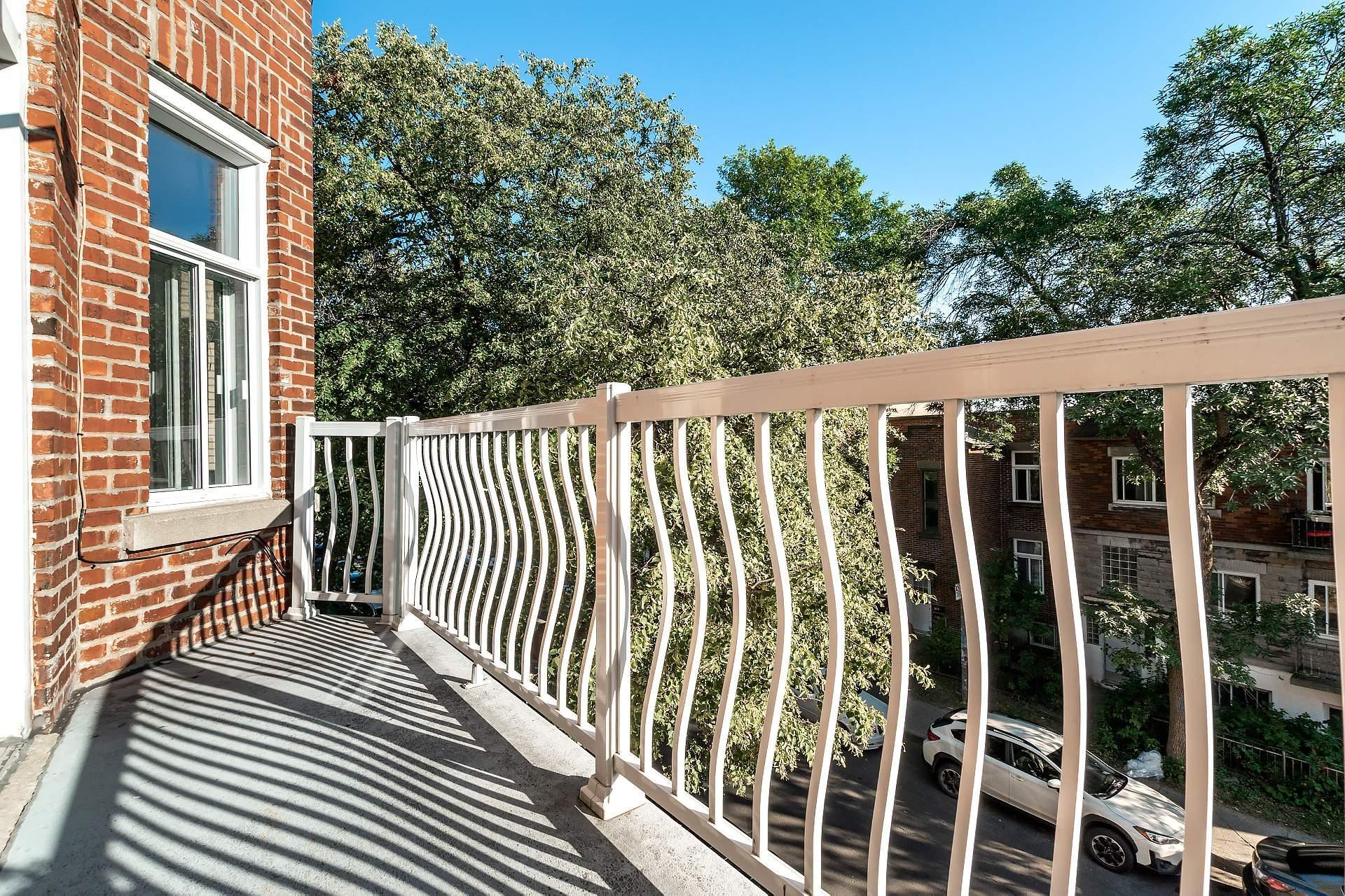 









7461


Av. De L'Épée

,
Montréal (Villeray/Saint-Michel/Parc-Extension),




QC
H3N2E4

