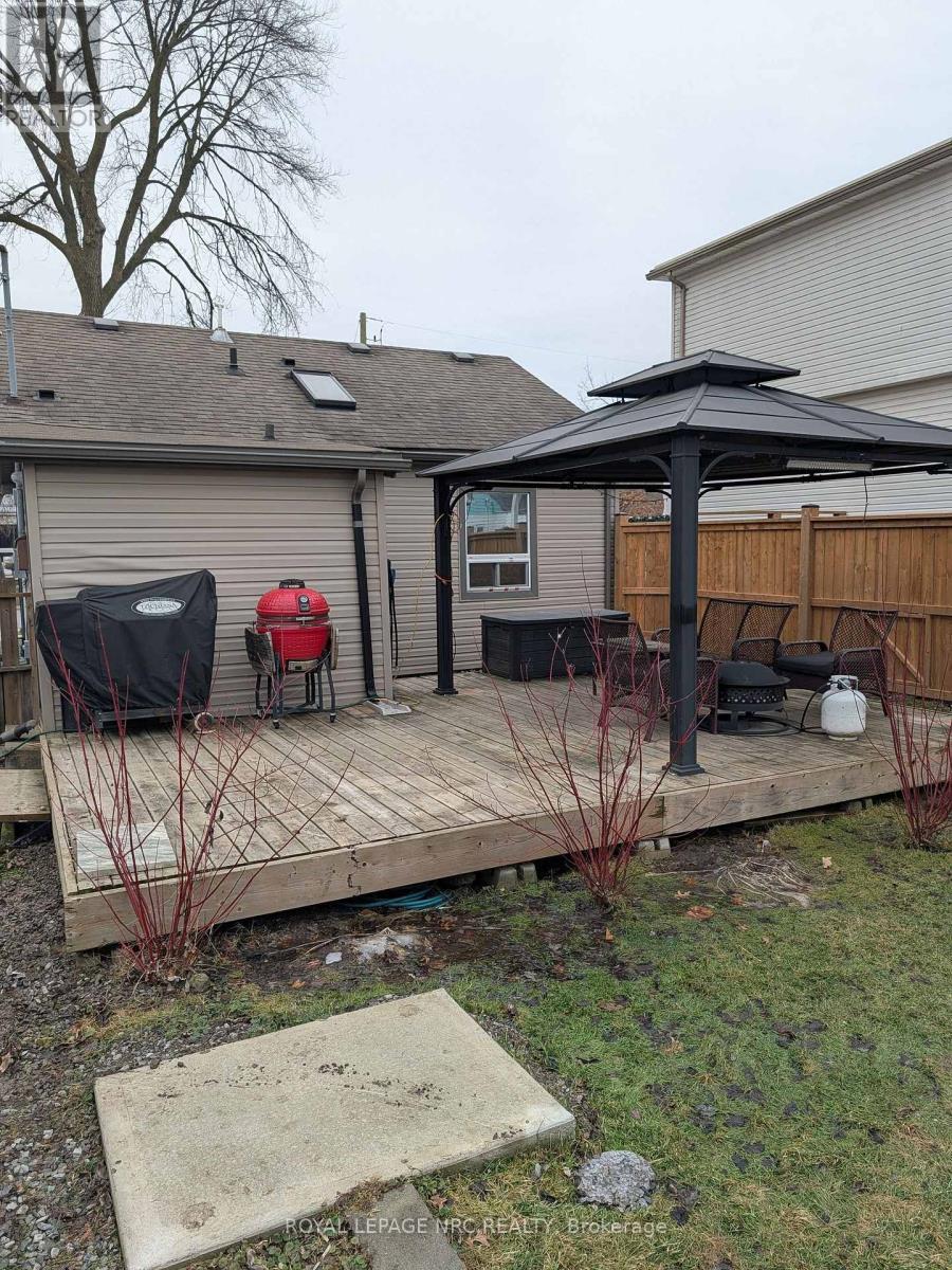 












6 NELLES ROAD N

,
Welland (Lincoln/Crowland),




Ontario
L3B2P2

