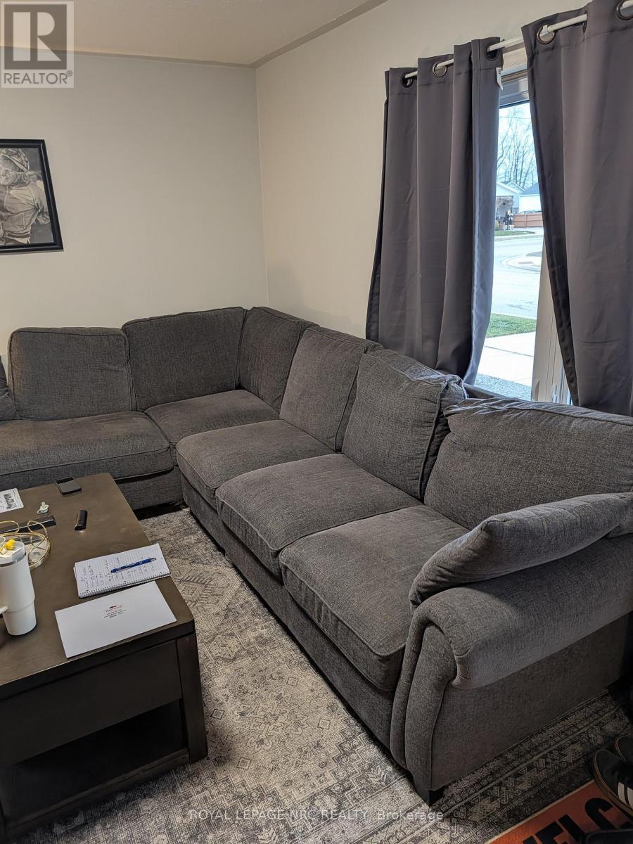 












6 NELLES ROAD N

,
Welland (Lincoln/Crowland),




Ontario
L3B2P2

