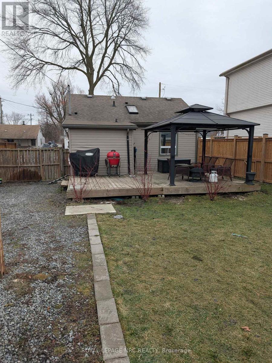 












6 NELLES ROAD N

,
Welland (Lincoln/Crowland),




Ontario
L3B2P2

