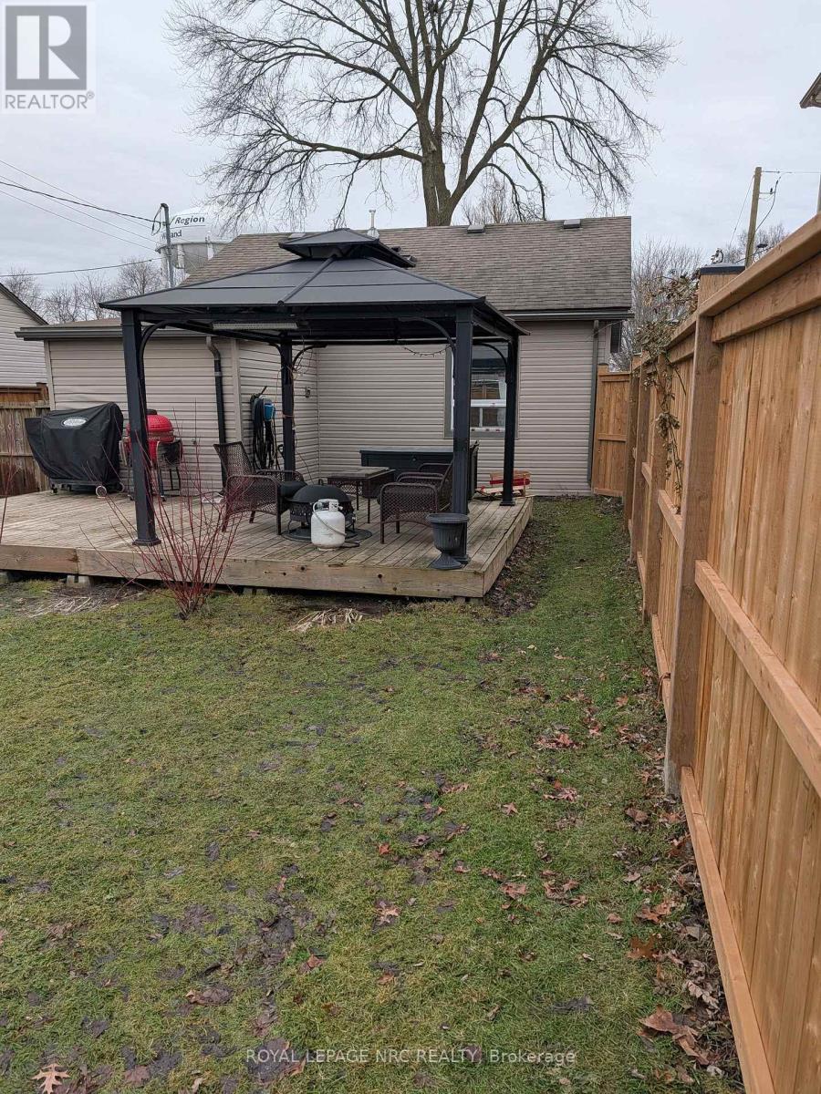 












6 NELLES ROAD N

,
Welland (Lincoln/Crowland),




Ontario
L3B2P2

