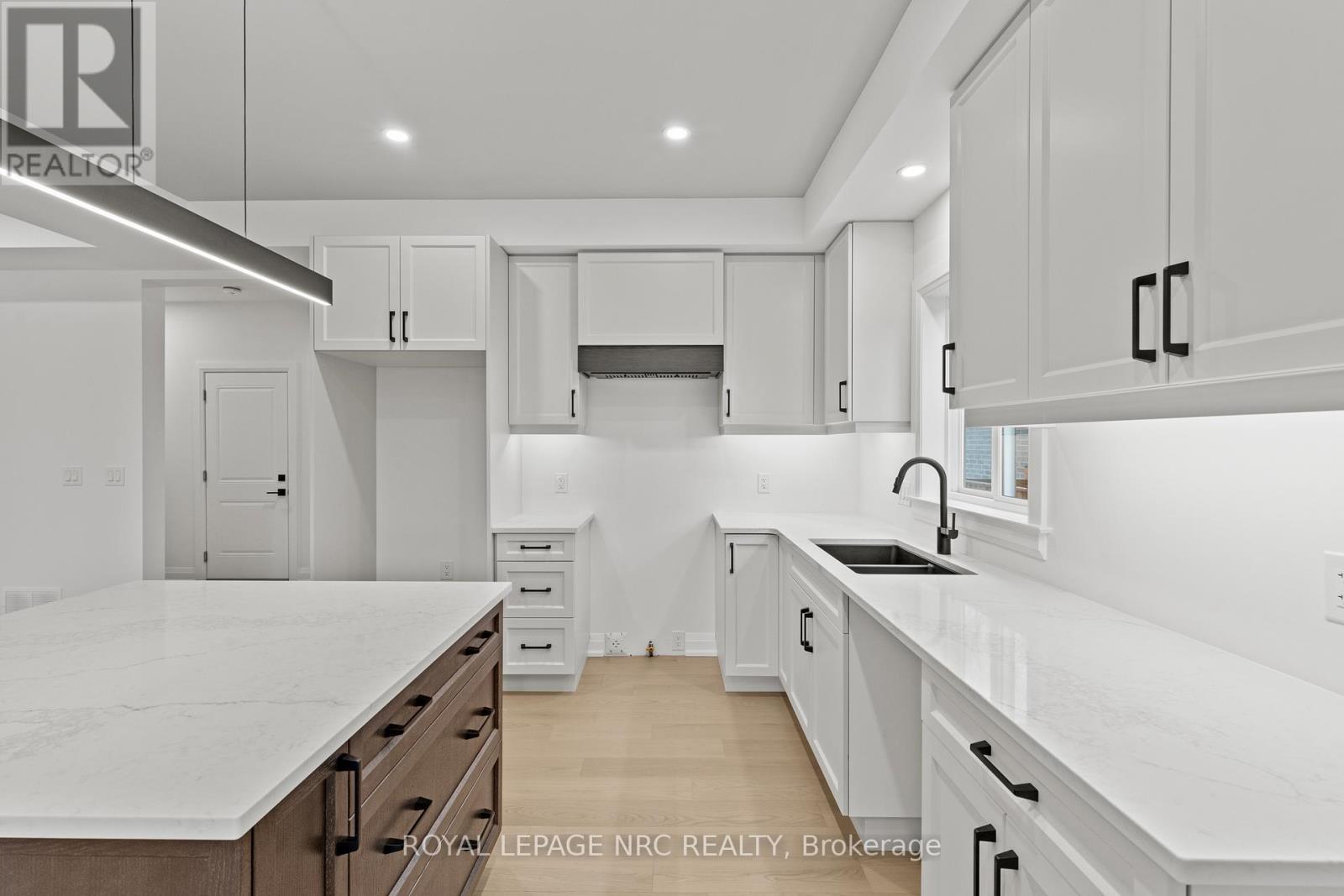 












4705 LEE AVENUE

,
Niagara Falls (Ascot),




Ontario
L2H1M7

