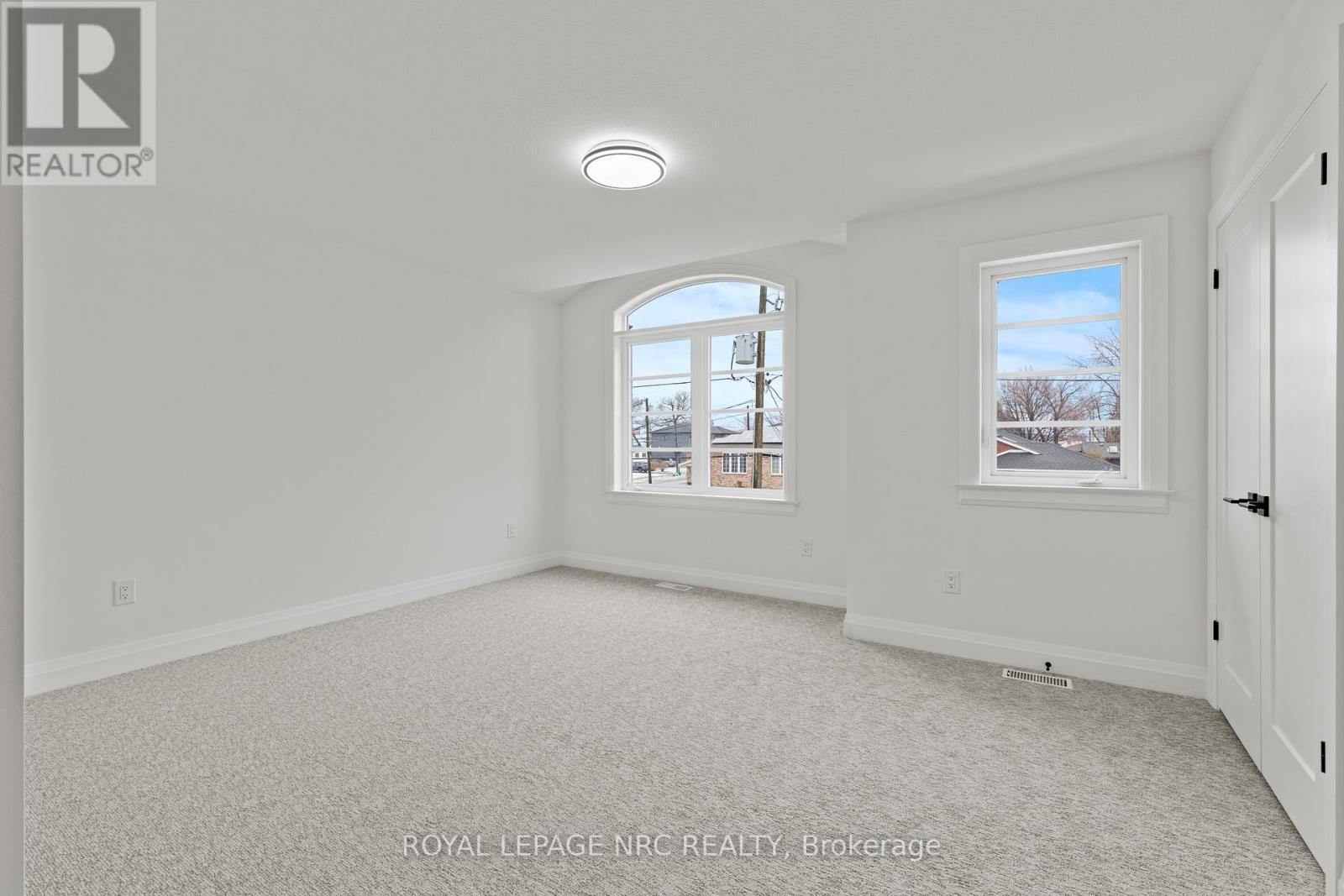 












4705 LEE AVENUE

,
Niagara Falls (Ascot),




Ontario
L2H1M7

