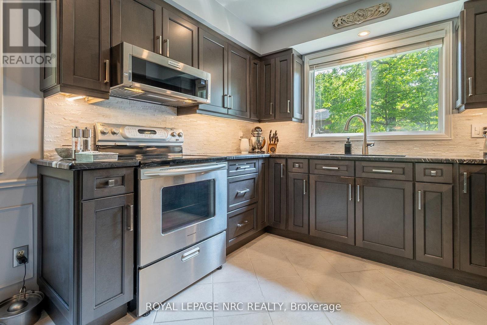 












7077 RIDGEWOOD CRESCENT

,
Niagara Falls (Casey),




Ontario
L2J2C2

