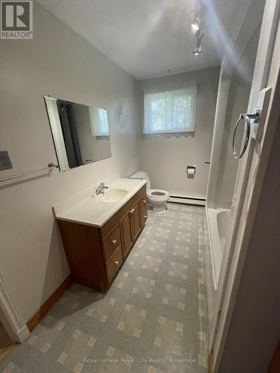 












245 SPEEDVALE AVENUE W

,
Guelph (Junction/Onward Willow),




Ontario
N1H1C5

