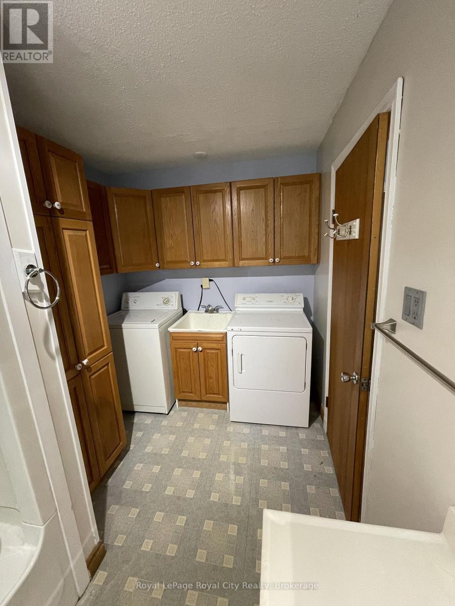 












245 SPEEDVALE AVENUE W

,
Guelph (Junction/Onward Willow),




Ontario
N1H1C5

