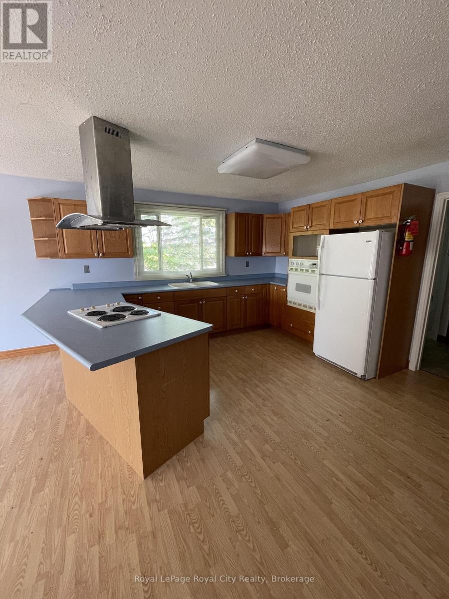 












245 SPEEDVALE AVENUE W

,
Guelph (Junction/Onward Willow),




Ontario
N1H1C5

