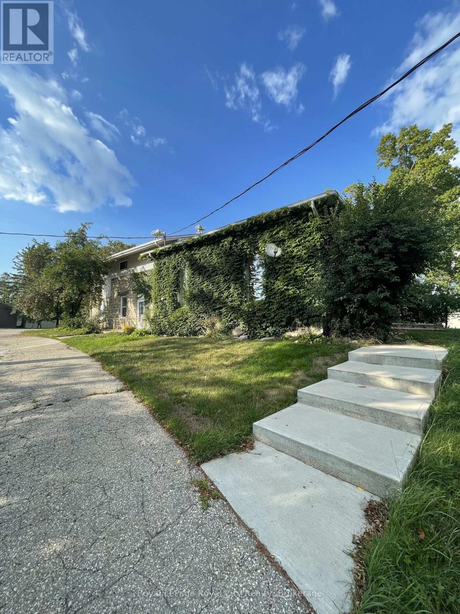 












245 SPEEDVALE AVENUE W

,
Guelph (Junction/Onward Willow),




Ontario
N1H1C5

