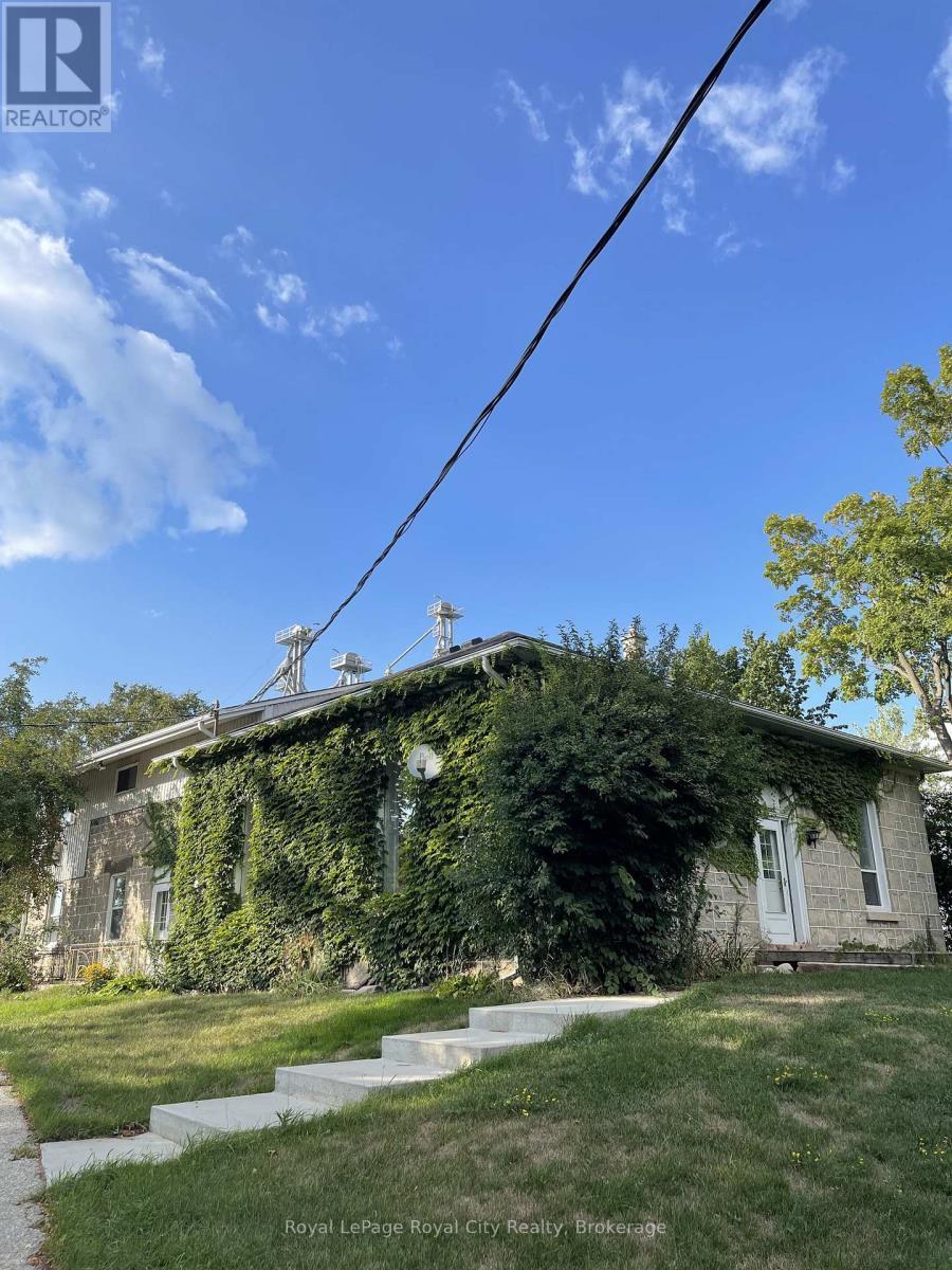 












245 SPEEDVALE AVENUE W

,
Guelph (Junction/Onward Willow),




Ontario
N1H1C5

