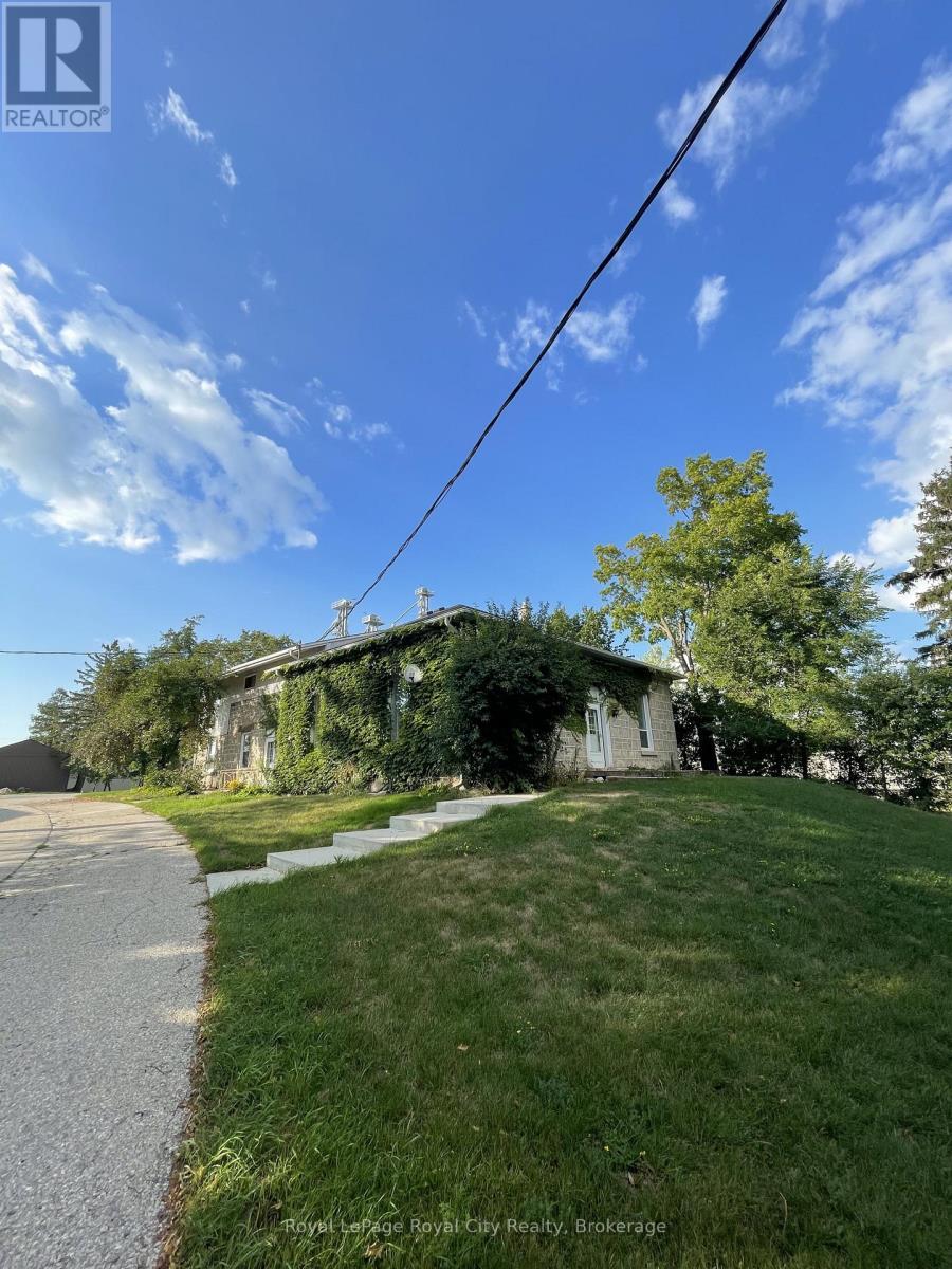












245 SPEEDVALE AVENUE W

,
Guelph (Junction/Onward Willow),




Ontario
N1H1C5


