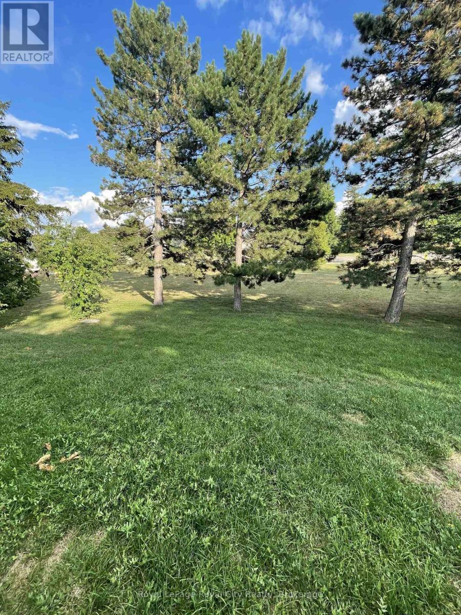 












245 SPEEDVALE AVENUE W

,
Guelph (Junction/Onward Willow),




Ontario
N1H1C5

