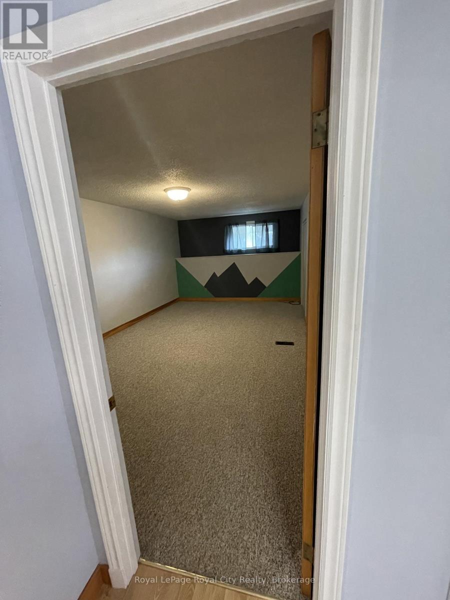 












245 SPEEDVALE AVENUE W

,
Guelph (Junction/Onward Willow),




Ontario
N1H1C5

