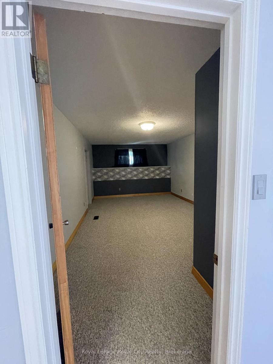 












245 SPEEDVALE AVENUE W

,
Guelph (Junction/Onward Willow),




Ontario
N1H1C5

