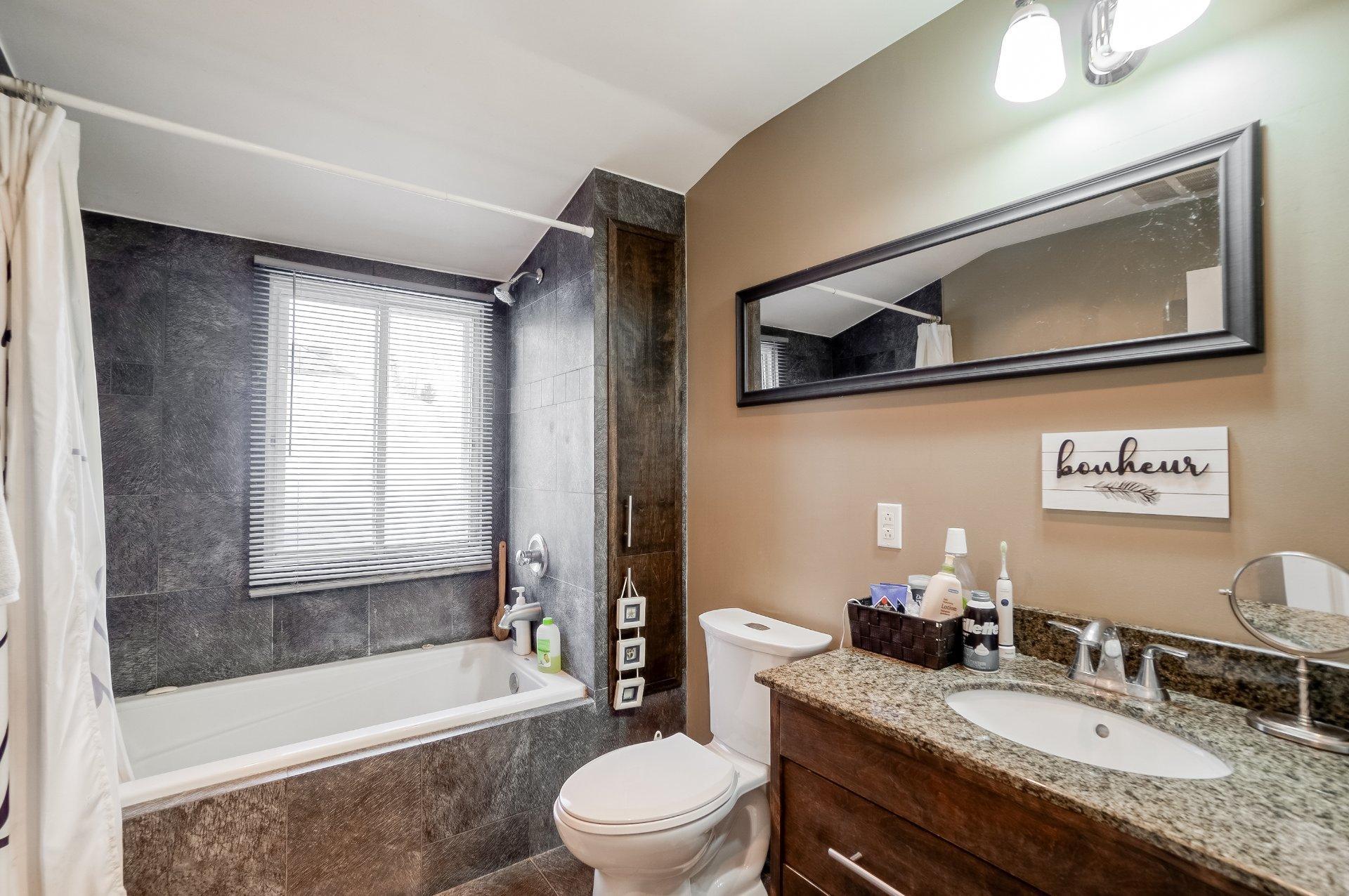 









5325


Av. Doherty

,
Montréal (Côte-des-Neiges/Notre-Dame-de-Grâce),




QC
H4V2B5

