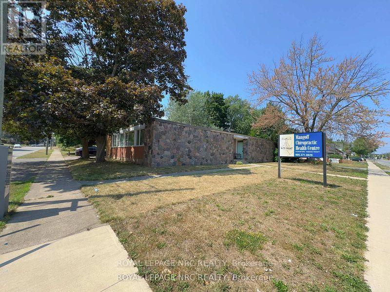 












4213/4207 DRUMMOND RD ROAD

,
Niagara Falls (Morrison),




Ontario
L2E6C2

