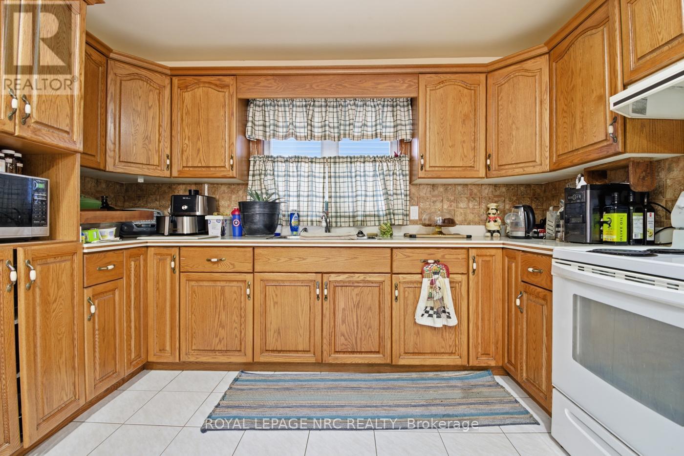 












3 BORDEN AVENUE

,
Port Colborne (Main Street),




Ontario
L3K3Z6

