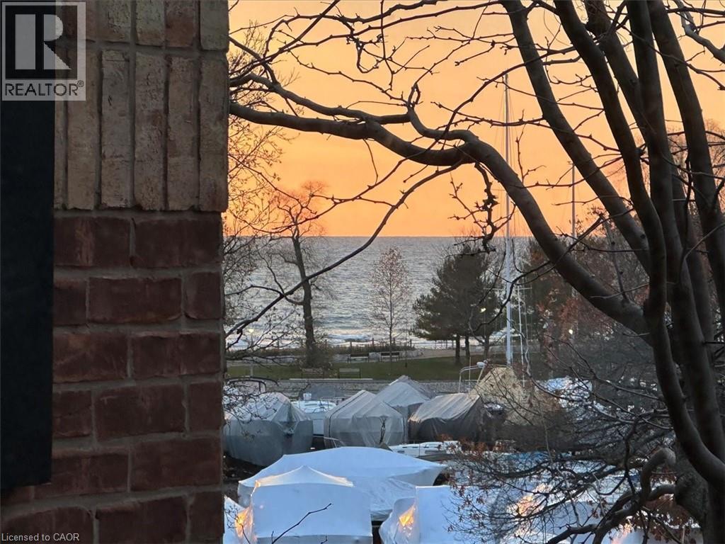 












120 BRONTE Road Unit# 3

,
Oakville,




Ontario
L6L3C1

