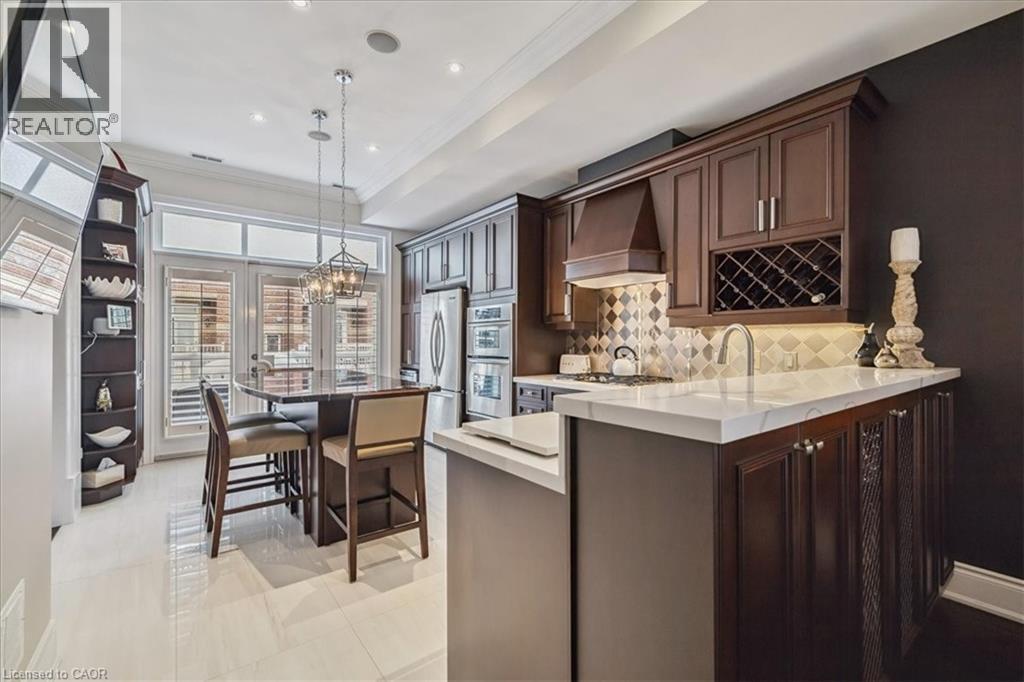 












120 BRONTE Road Unit# 3

,
Oakville,




Ontario
L6L3C1

