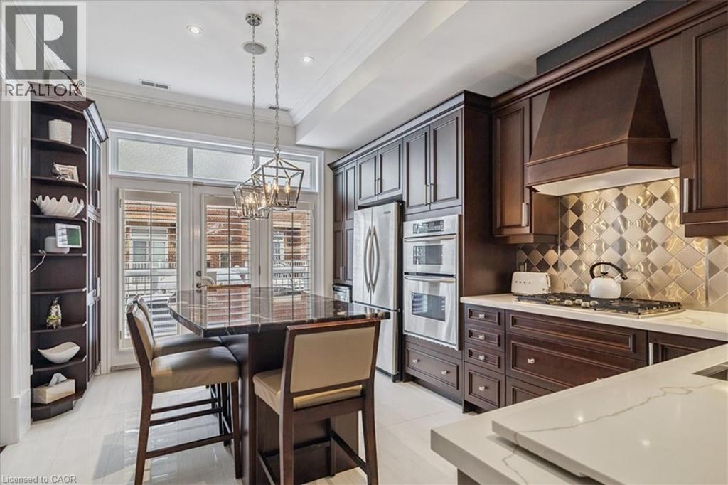 












120 BRONTE Road Unit# 3

,
Oakville,




Ontario
L6L3C1

