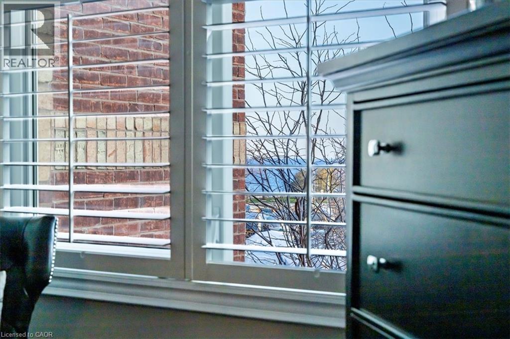 












120 BRONTE Road Unit# 3

,
Oakville,




Ontario
L6L3C1

