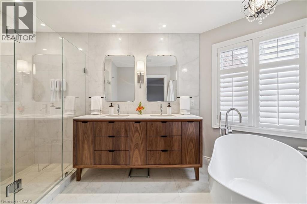 












120 BRONTE Road Unit# 3

,
Oakville,




Ontario
L6L3C1

