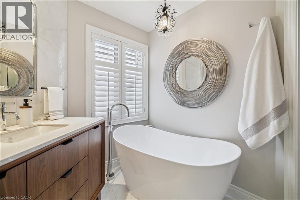 












120 BRONTE Road Unit# 3

,
Oakville,




Ontario
L6L3C1

