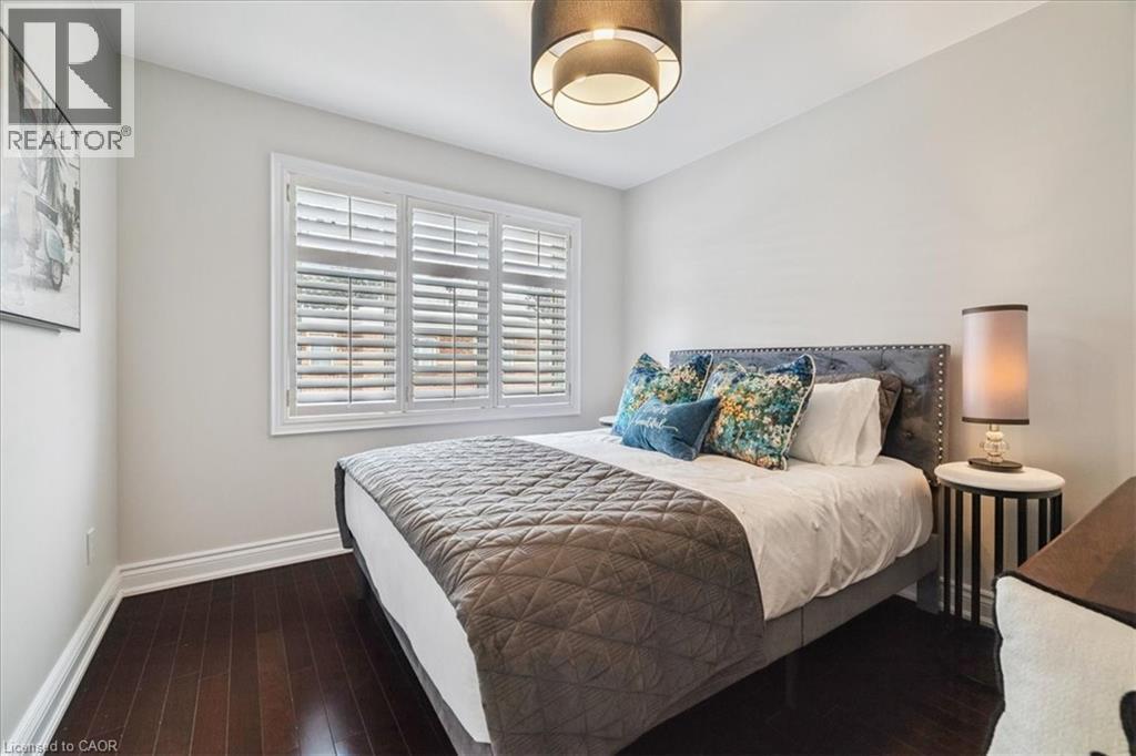 












120 BRONTE Road Unit# 3

,
Oakville,




Ontario
L6L3C1

