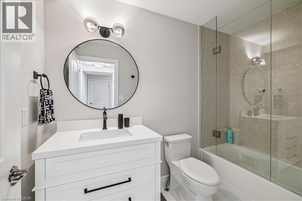 












120 BRONTE Road Unit# 3

,
Oakville,




Ontario
L6L3C1

