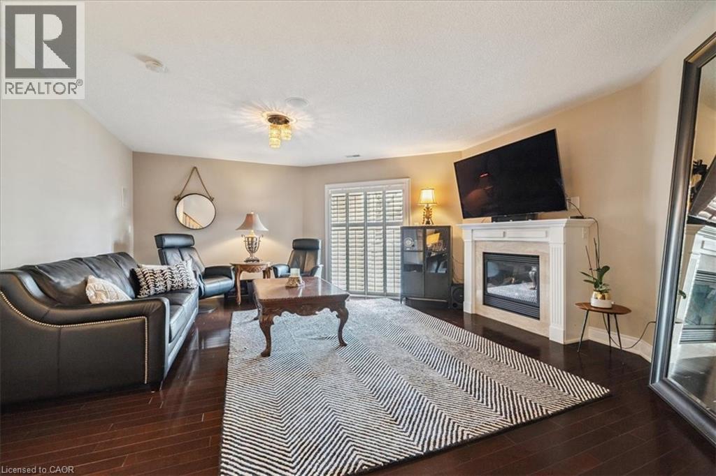 












120 BRONTE Road Unit# 3

,
Oakville,




Ontario
L6L3C1

