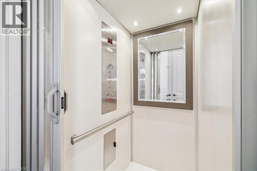 












120 BRONTE Road Unit# 3

,
Oakville,




Ontario
L6L3C1

