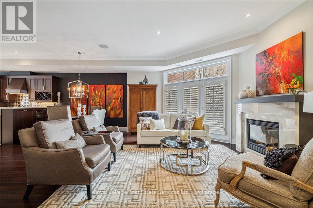 












3 - 120 BRONTE ROAD

,
Oakville (BR Bronte),




Ontario
L6L3C1

