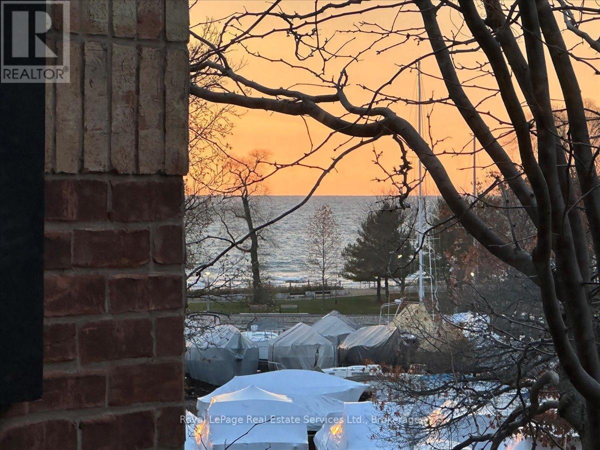 












3 - 120 BRONTE ROAD

,
Oakville (BR Bronte),




Ontario
L6L3C1

