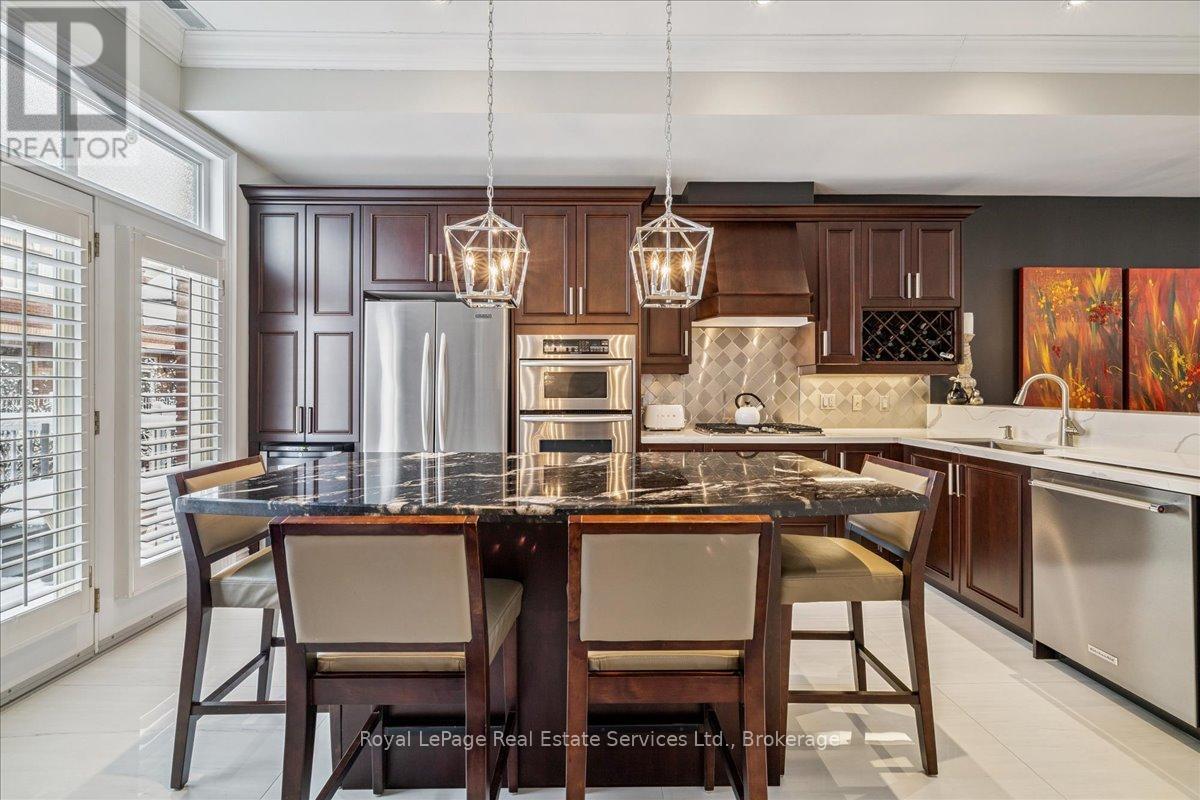 












3 - 120 BRONTE ROAD

,
Oakville (BR Bronte),




Ontario
L6L3C1

